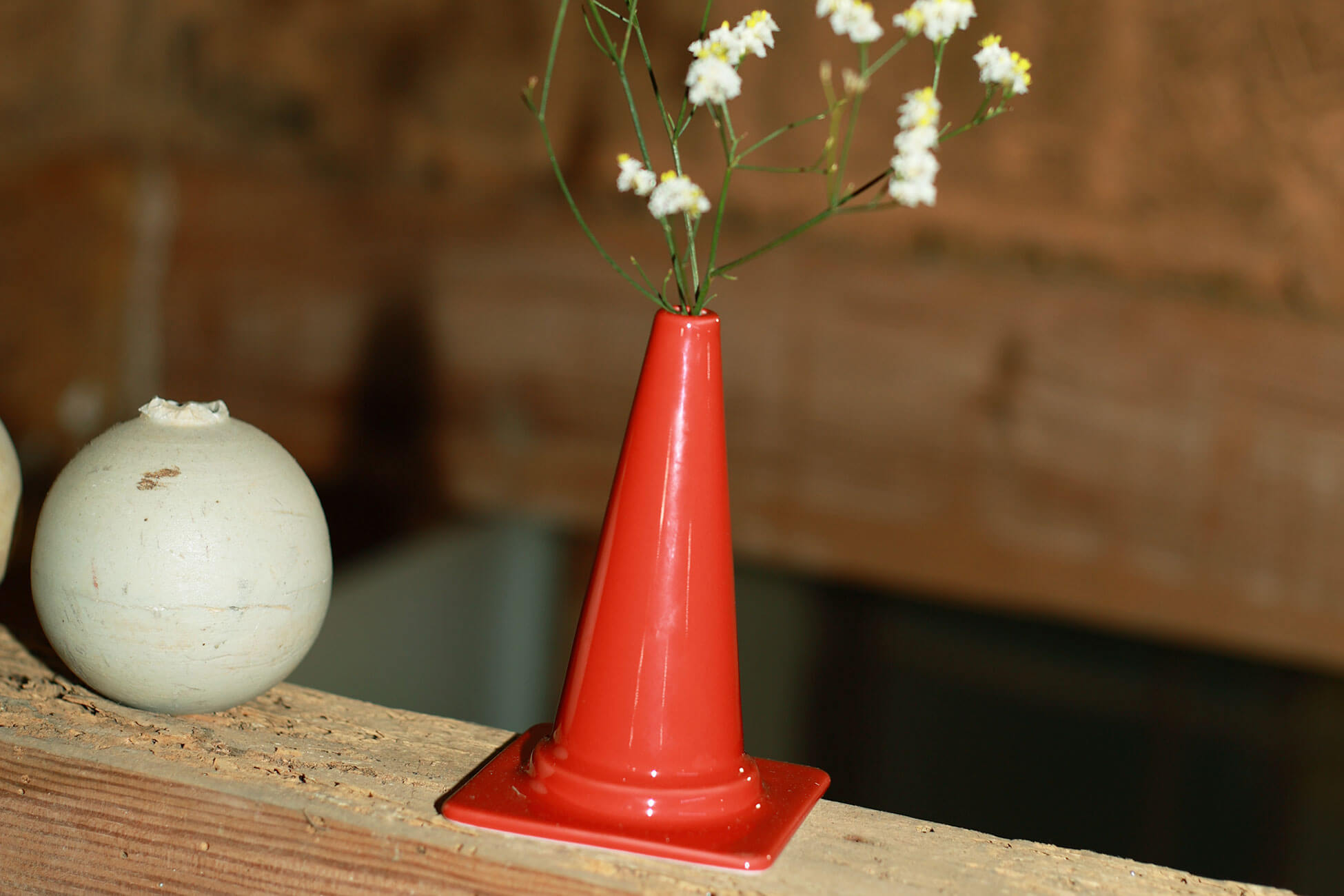 コーン型のフラワーベース｜波佐見焼オンラインショップ