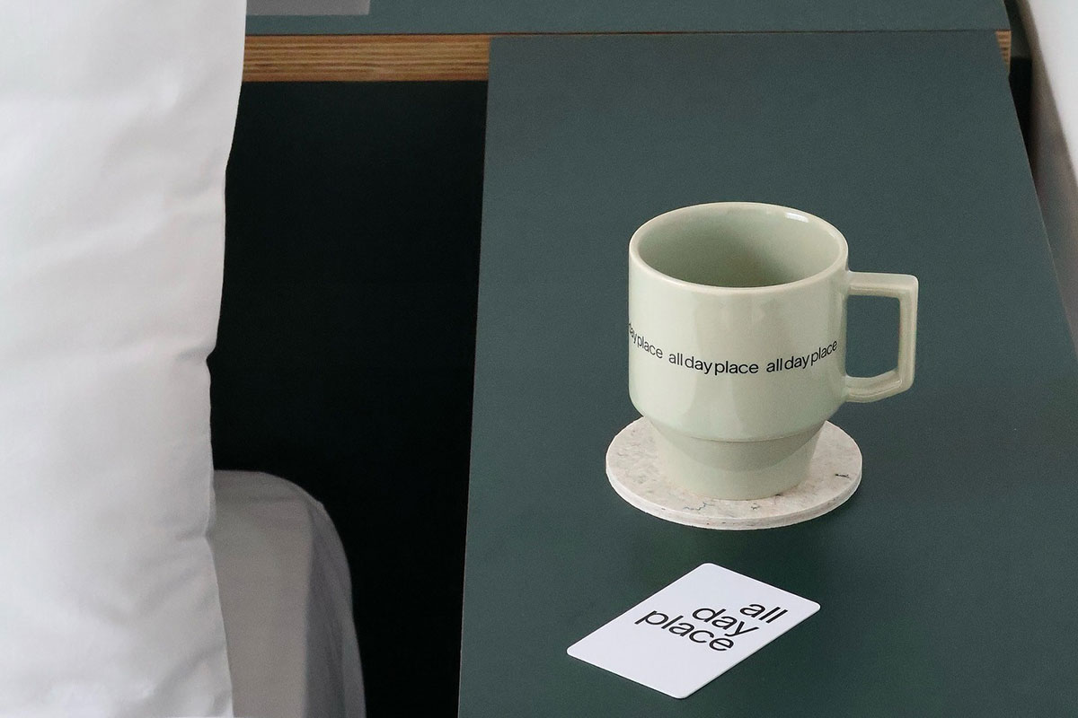 all day place shibuyaで使用されているSEASON01 OEMアイテムの写真