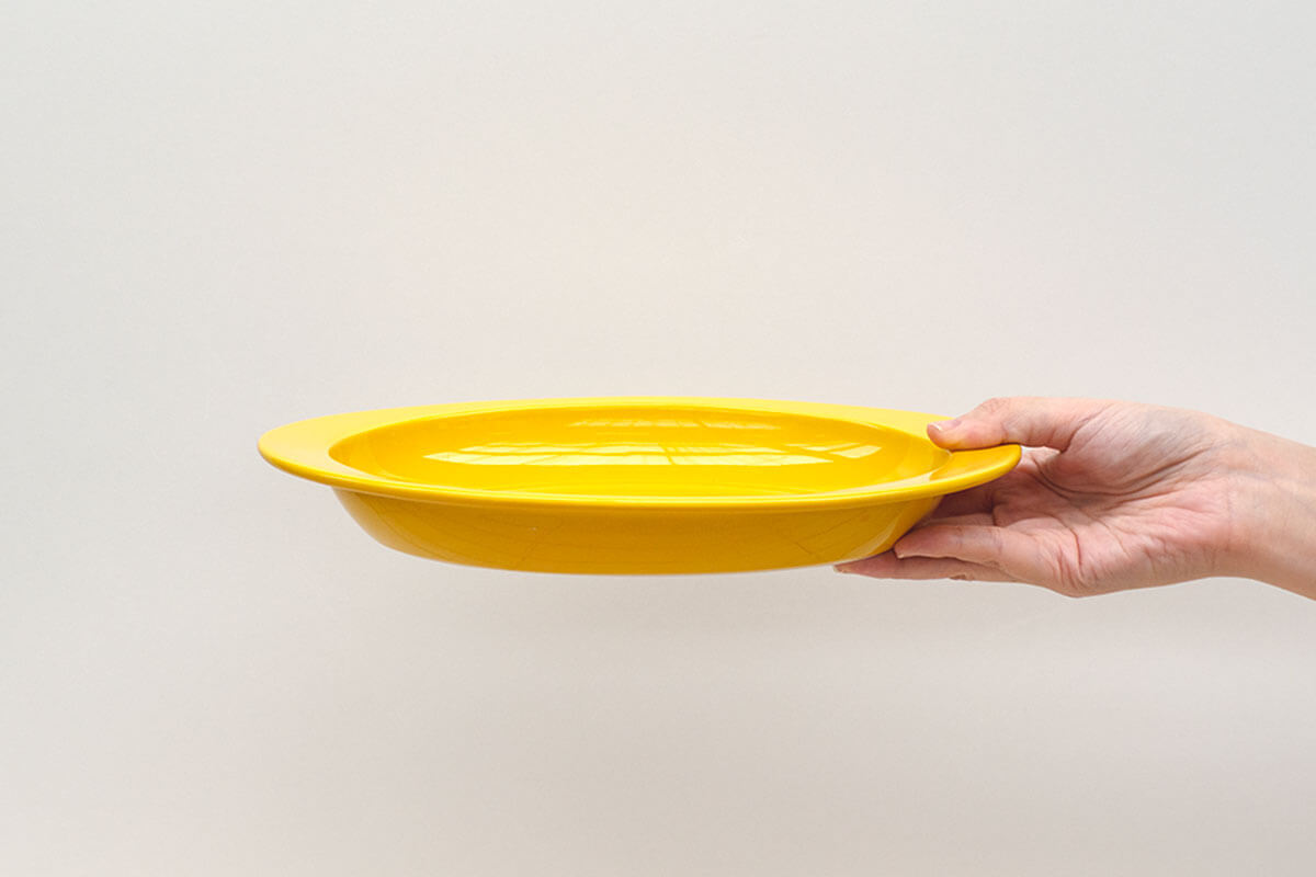 HASAMI SEASON01 オーバルプレートの手持ち写真