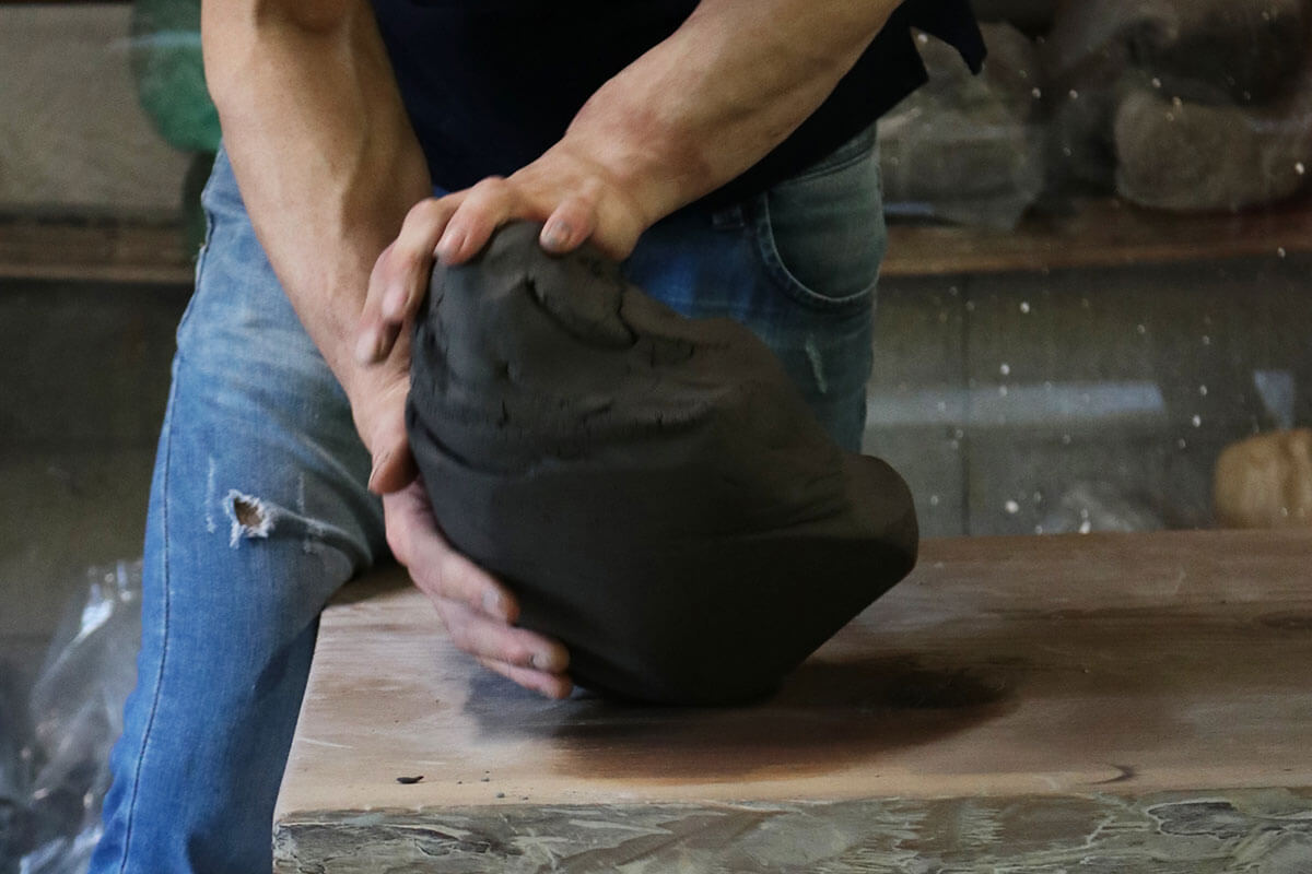 BARBAR たたらシリーズの制作風景①こねる 写真