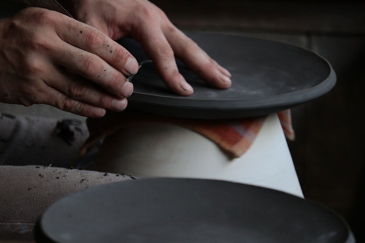 BARBAR たたらシリーズの制作風景⑧ふち処理をしている写真