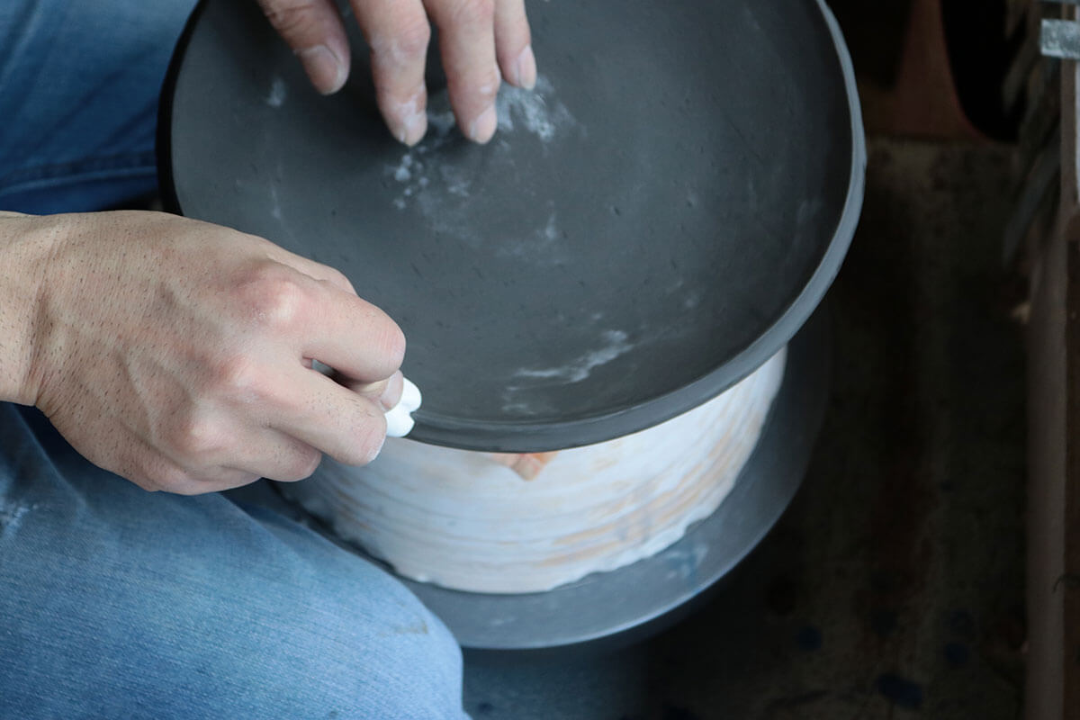 BARBAR たたらシリーズの制作風景⑨面取りをしている写真