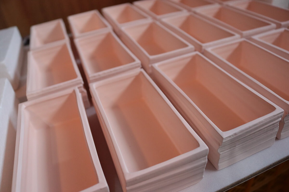 BlackEyePatch「取扱注意 case 」に黒が新登場！ 波佐見焼オンライン